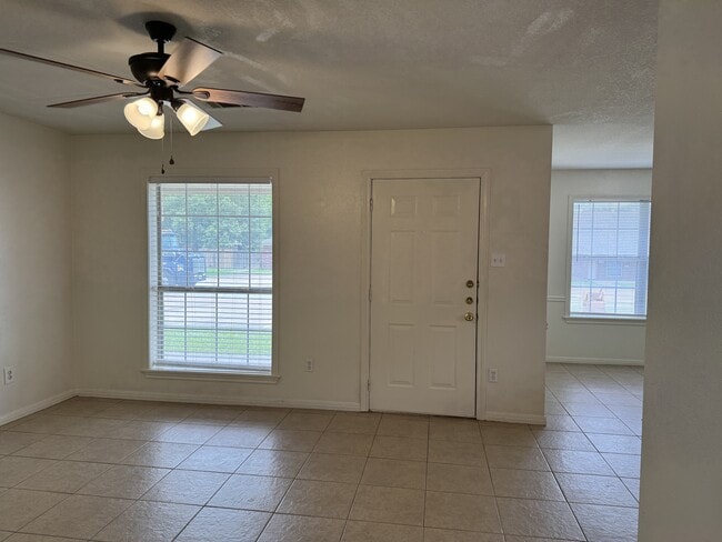 1621 Rock Hollow Loop in Bryan, TX - Building Photo - Building Photo