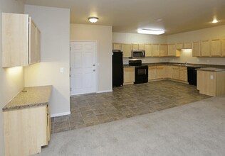 Shadow Ridge Apartments in West Fargo, ND - Foto de edificio - Building Photo