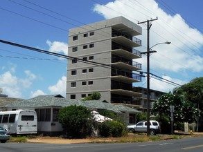 2942 Date St in Honolulu, HI - Building Photo - Building Photo