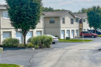 Sunbury Square Apartments in Columbus, OH - Building Photo - Building Photo