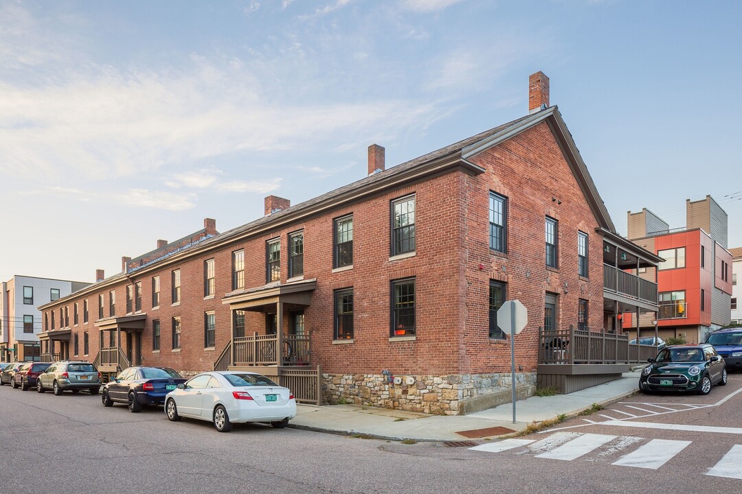 Millhouse in Winooski, VT - Building Photo