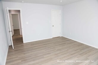 1649 Wrigley Dr in Odessa, TX - Foto de edificio - Building Photo