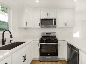 2240 Burnside Ave in Los Angeles, CA - Building Photo - Building Photo