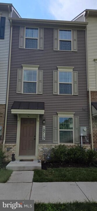 19713 Preservation Mews in Montgomery Village, MD - Building Photo