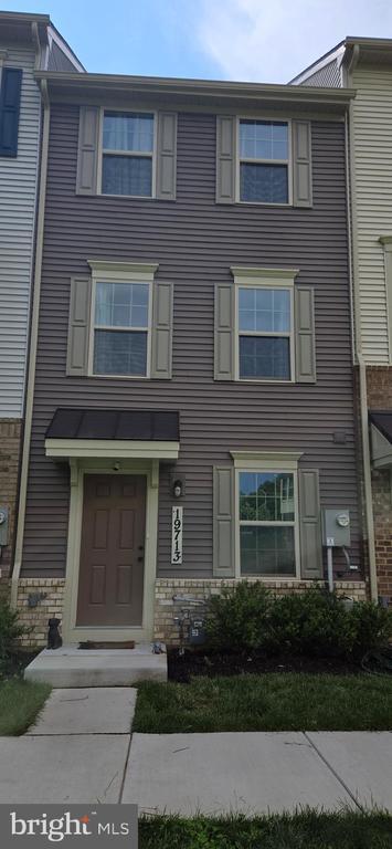 property at 19713 Preservation Mews
