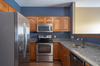 2101 Linden Trail, Unit 2105 in North Mankato, MN - Building Photo - Building Photo