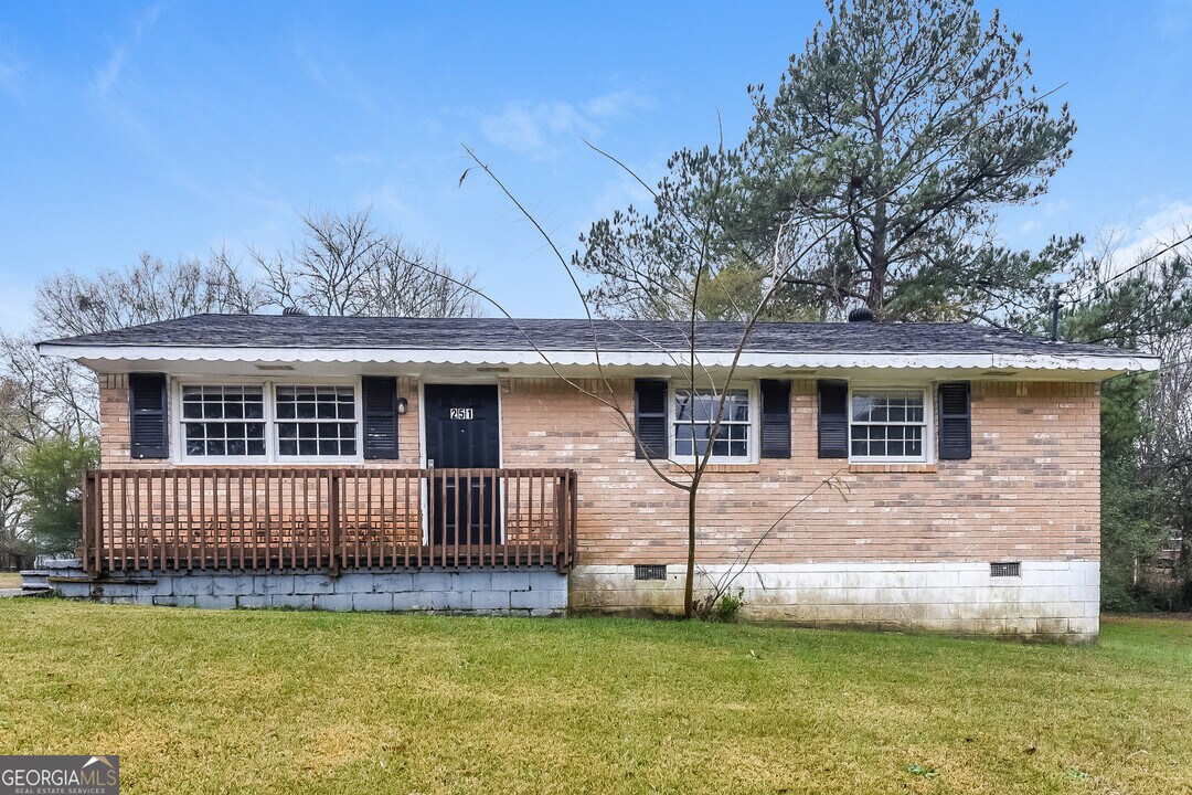 251 Essex Dr in Jonesboro, GA - Building Photo