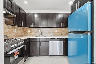 64-64 Wetherole St in Queens, NY - Foto de edificio - Building Photo