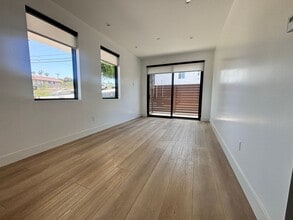 204 W J St in Encinitas, CA - Building Photo - Building Photo