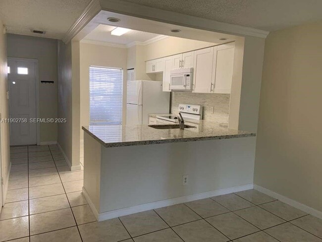 21 Fleming Ct in Weston, FL - Building Photo - Building Photo