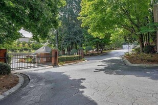 7500 Roswell Rd in Sandy Springs, GA - Building Photo - Building Photo