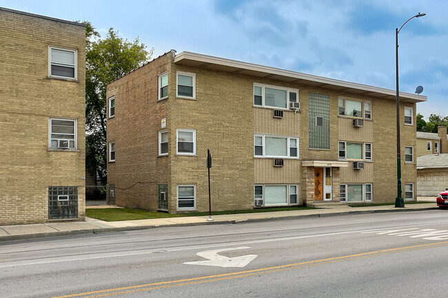 6809 W Diversey Ave in Chicago, IL - Building Photo - Building Photo