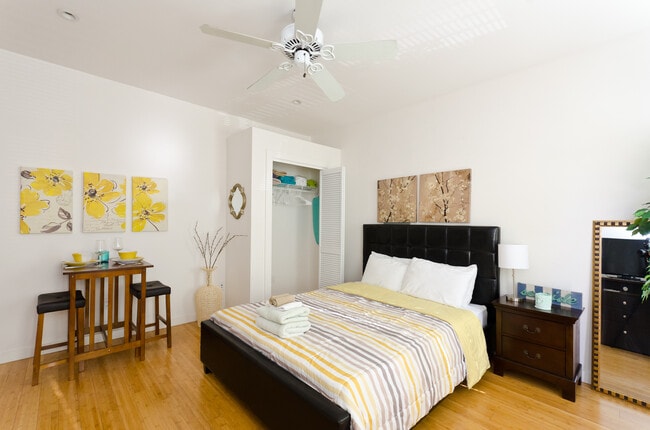 202 Bicknell Ave, Unit 5w in Santa Monica, CA - Foto de edificio - Building Photo