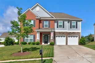 2071 Topaz Plaza in Davidson, NC - Building Photo