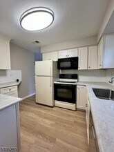 133 Mockingbird Ct in Three Bridges, NJ - Building Photo - Building Photo