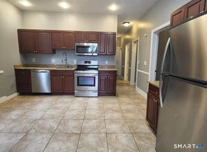 245 Ferry St in New Haven, CT - Building Photo - Building Photo