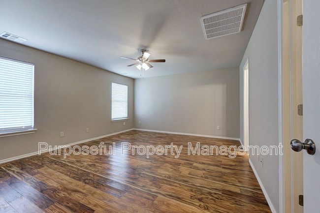 615 W Shadow Ridge Way in Mustang, OK - Building Photo - Building Photo