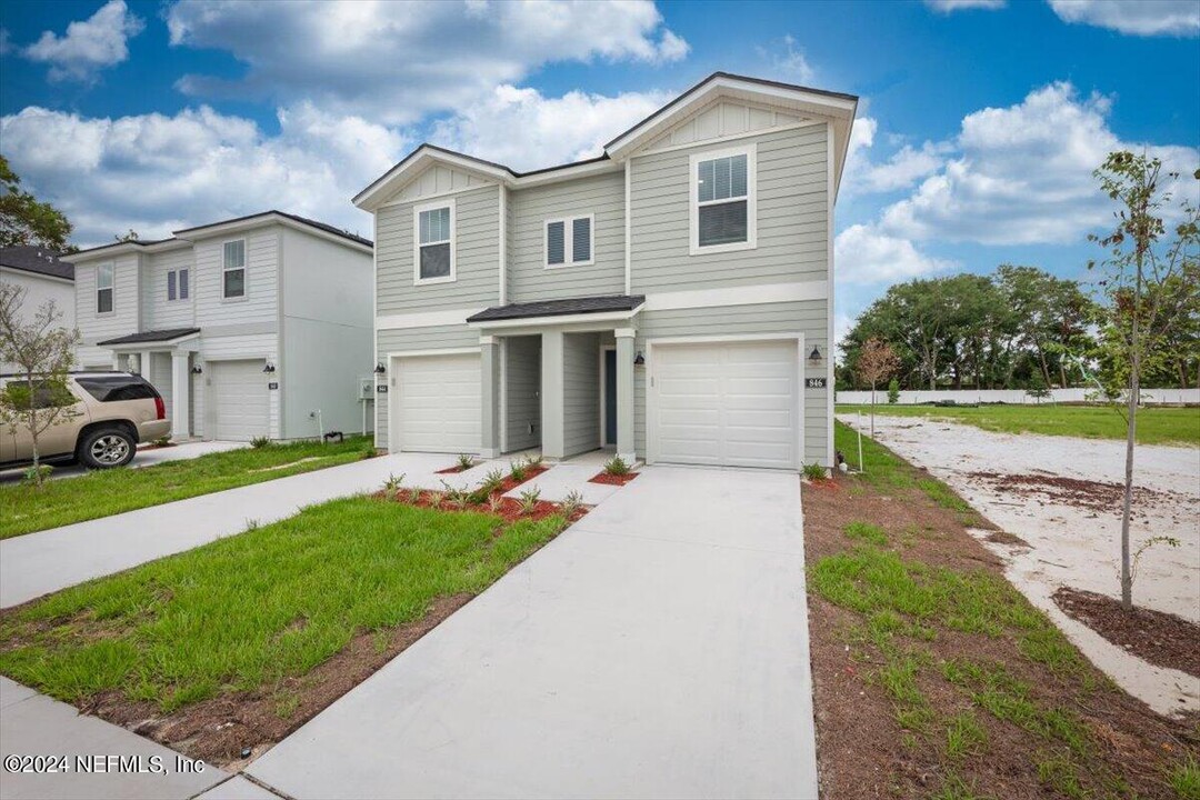 846 Hartshill Pl in Jacksonville, FL - Building Photo