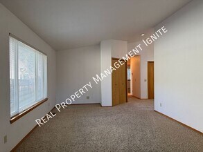 1115 NE Hidden Valley Dr in Bend, OR - Building Photo - Building Photo