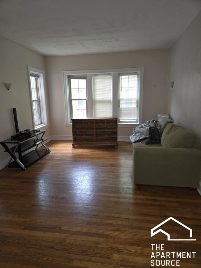 property at 828 Reba Pl