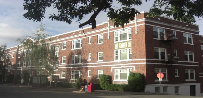 Roy Vue Apartments in Seattle, WA - Building Photo - Building Photo