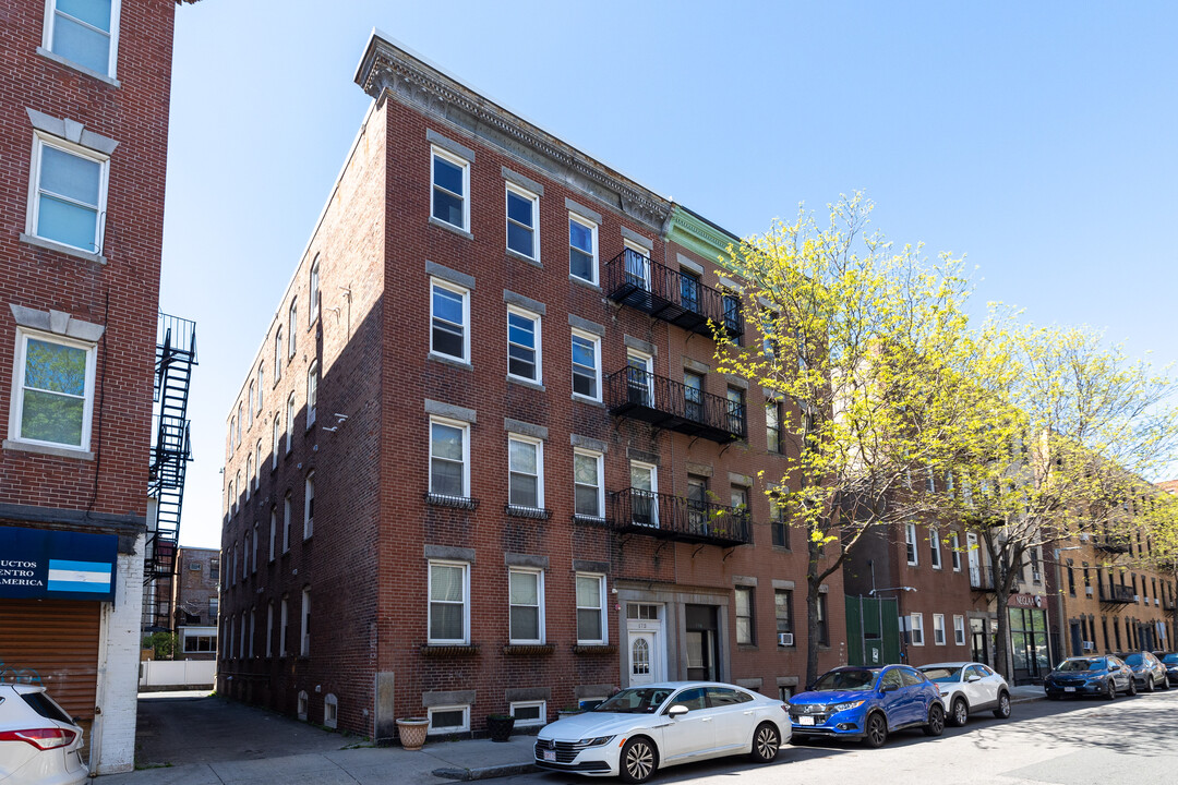 174 Cottage ST in East Boston, MA - Foto de edificio