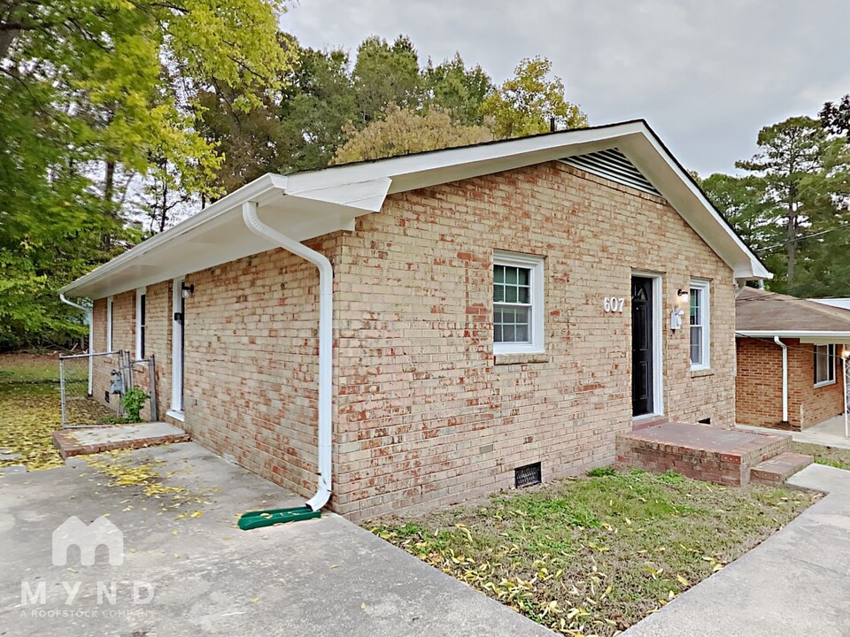 607 Elmira Ave in Durham, NC - Building Photo