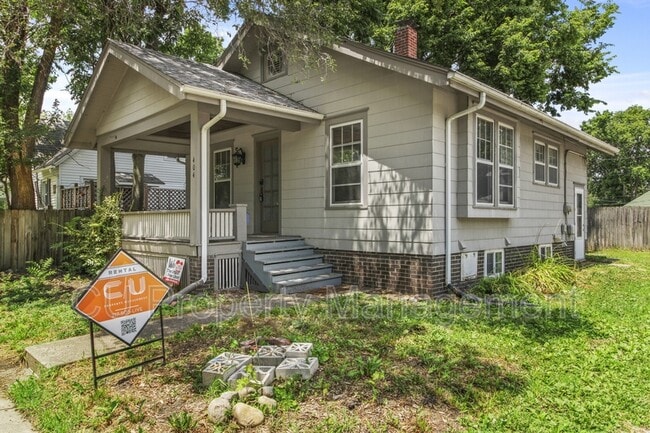 property at 404 E Illinois St
