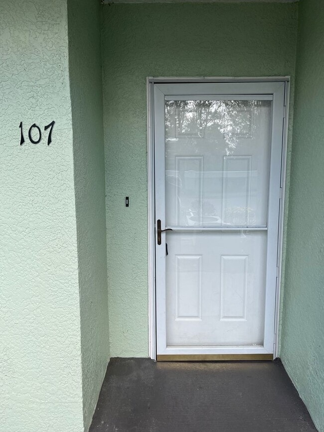 2160 Heron Lake Dr in Punta Gorda, FL - Building Photo - Building Photo