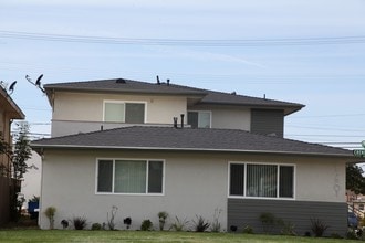 17801 Crenshaw Blvd in Torrance, CA - Foto de edificio - Building Photo