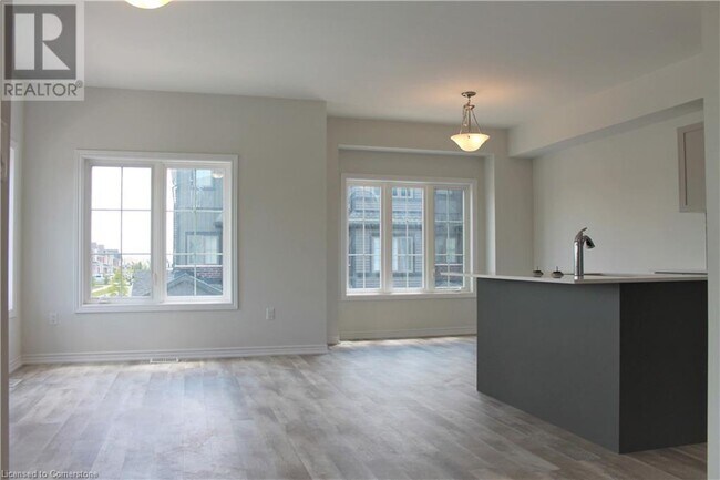 124 Compass Trail in Cambridge, ON - Building Photo - Building Photo