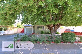 2326 Corona St in Redding, CA - Building Photo - Building Photo