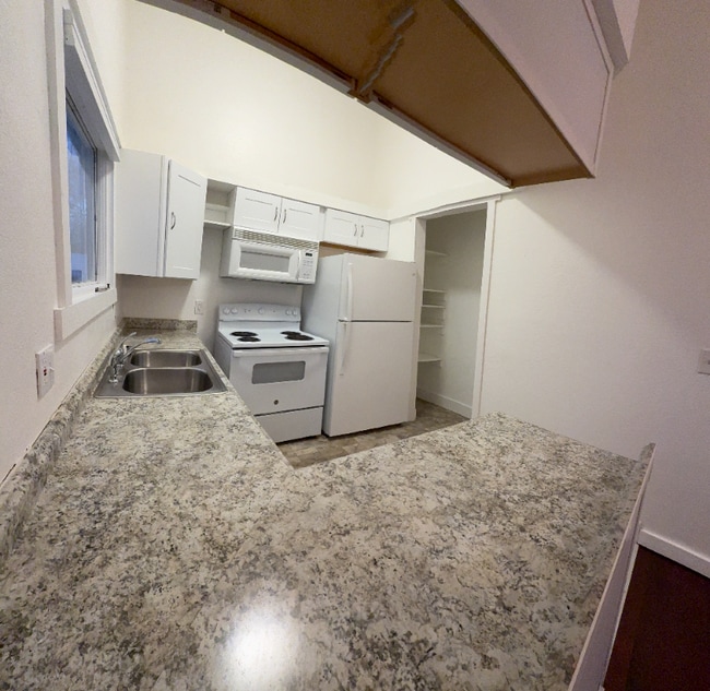 5120 Hatcher Cir in Anchorage, AK - Building Photo - Building Photo