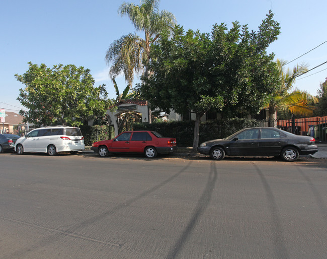 1166 N Hobart Blvd in Los Angeles, CA - Building Photo - Building Photo