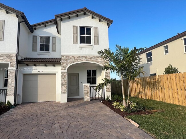 2551 SE 28th St in Homestead, FL - Building Photo - Building Photo