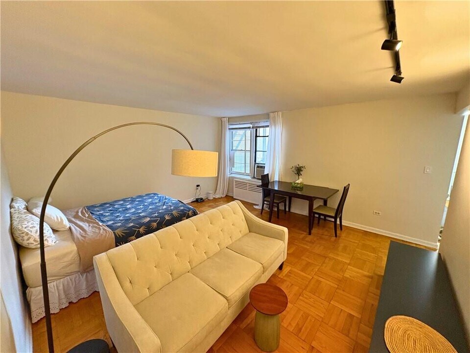 7423 Ridge Blvd in Brooklyn, NY - Building Photo