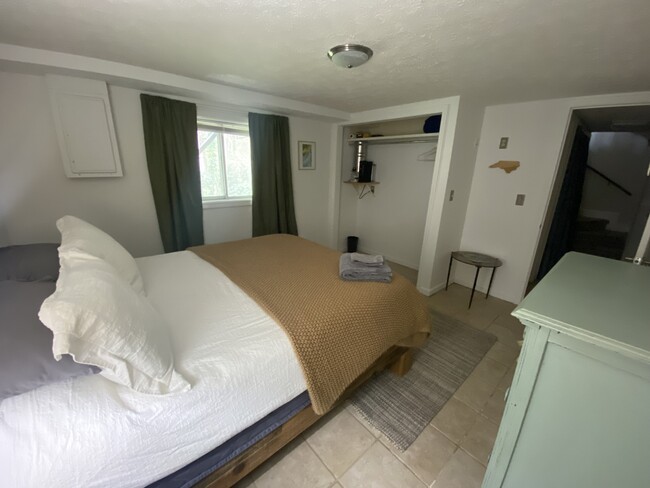 711 Oak Terrace Ln in Hendersonville, NC - Foto de edificio - Building Photo