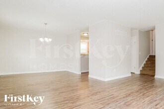 5015 NW Woody Creek Ln in Kansas City, MO - Building Photo - Building Photo