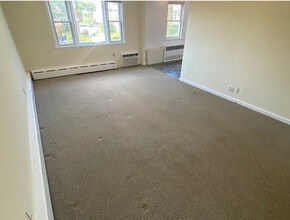 15470 20th Rd, Unit 2nd Floor in Whitestone, NY - Building Photo - Building Photo