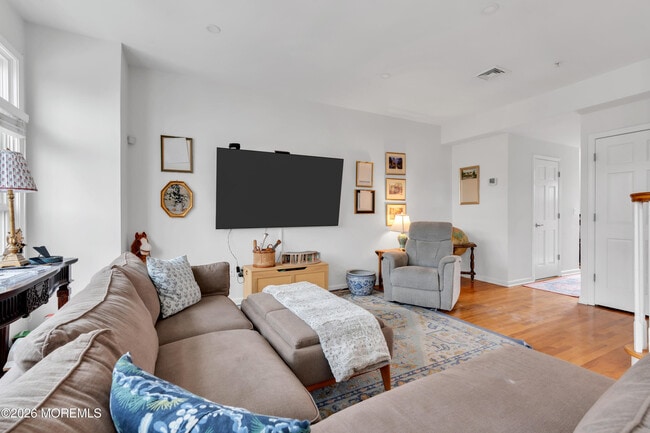 160 Main St in Manasquan, NJ - Building Photo - Building Photo