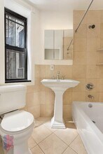 697 10th Ave, Unit 3FN in New York, NY - Foto de edificio - Building Photo