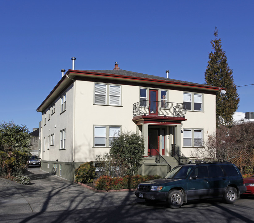 2049-2053 NW Overton St in Portland, OR - Building Photo