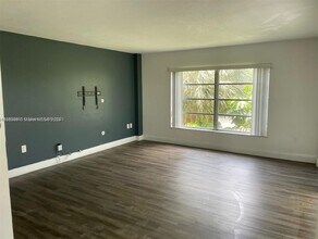 4164 Inverrary Dr in Lauderhill, FL - Building Photo - Building Photo