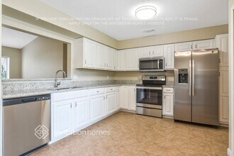 974 Treadway Dr in Deltona, FL - Foto de edificio - Building Photo