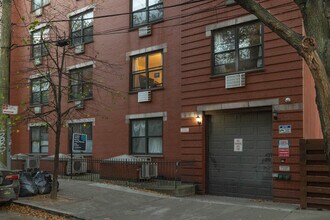 104 Luquer St in Brooklyn, NY - Building Photo - Building Photo