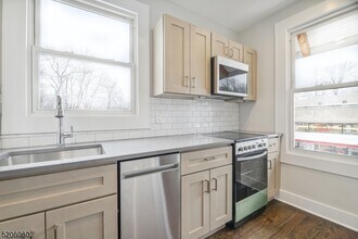 180 Maplewood Ave in Maplewood, NJ - Foto de edificio - Building Photo