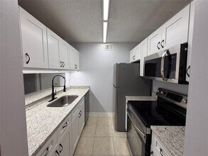 3921 SW 34th St in Gainesville, FL - Foto de edificio - Building Photo