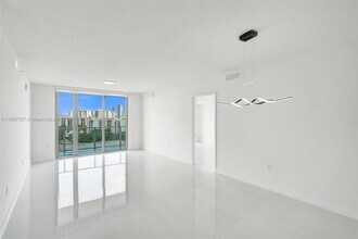 330 Sunny Isles Blvd in Sunny Isles Beach, FL - Building Photo - Building Photo
