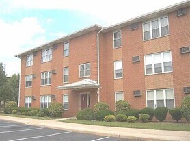 125 Riverview Ct in Secaucus, NJ - Building Photo