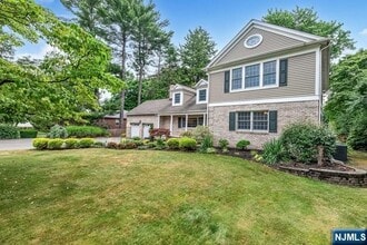 356 N Farview Ave in Paramus, NJ - Building Photo - Building Photo